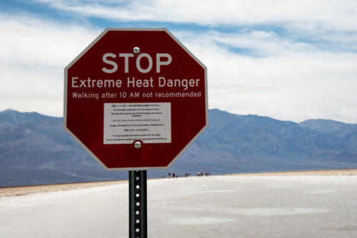 Death Valley, attention, il peut faire très très chaud à la surface du sel