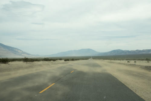 Death Valley - tempête de sable sur la route vers Ridgecrest 