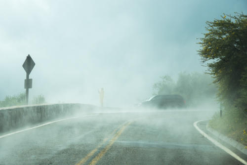 Pluie battante sur la route vers Sequoia National Park