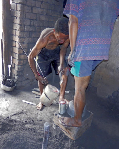 Madagascar, four artisanal pour recyclage d'aluminium