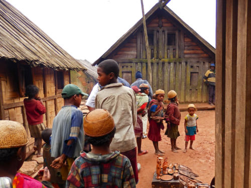Madagascar - Antoetra, Village Zaffarany, le village et les enfants