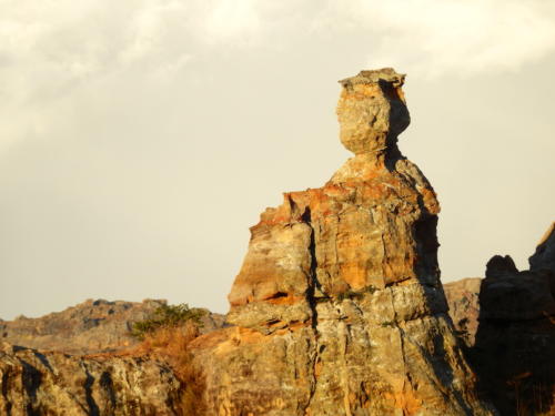 Madagascar - Parc de l'Isalo, la reine, rocher remarquable