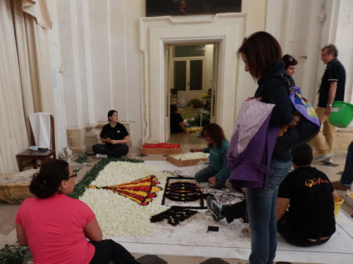 Noto, préparation des tapis de fleurs pour la prochaine Infiorata di Noto