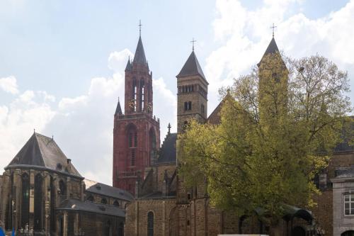 Pays-bas, Maastricht, clochers de Saint Jean et Saint Servais