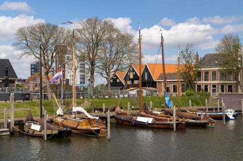Pays-bas, Kampen -  bateaux traditionnels sur la rivière IJssel