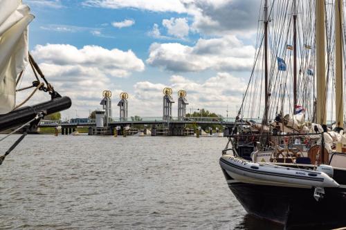 Pays-bas, Kampen -  voilier sur la rivière IJssel