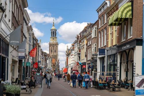 Pays-bas, Kampen -  rue du centre historique