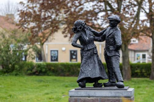 Pays-Bas, Giethoorn, statue danseurs