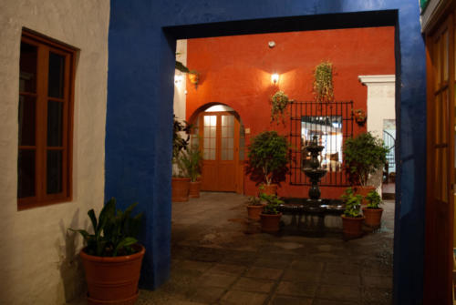 Pérou, Arequipa - Cour intérieure de restaurant
