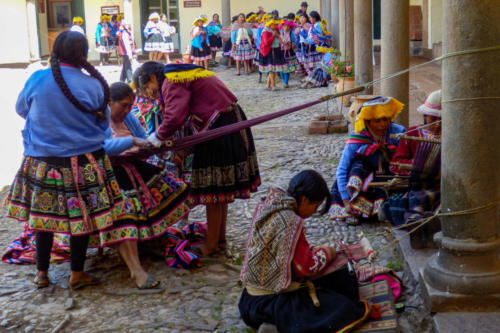 Pérou, Cuzco - femmes visitant le musée