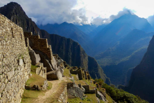 Pérou, Machu Picchu - le site dans son écrin de montagnes
