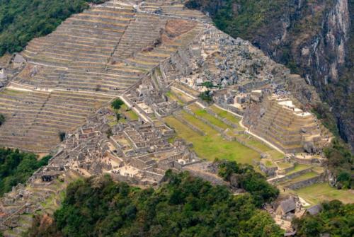 Pérou, Machu Picchu -  Terrasses de cultures entourant le site historique