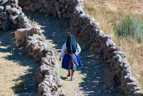 Pérou, lac Titicaca -Ile Amantani, habit traditionnel