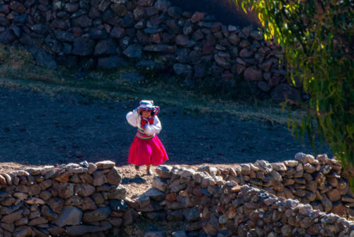 Pérou, lac Titicaca -Ile Taquile, petite fille