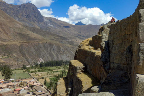 Pérou, Vallée sacrée - descendnat d'inca méditant à Ollantaytambo