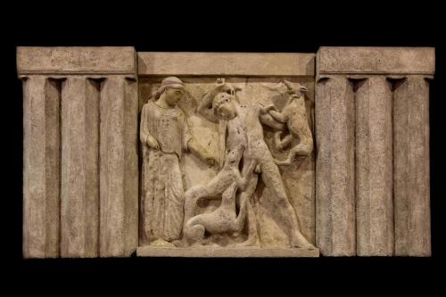 Sicile - Selinonte, décor de sarcophage  au musée du site archéologique