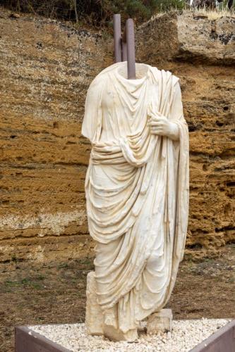 Sicile - Agrigente, statue dans la vallée des temples