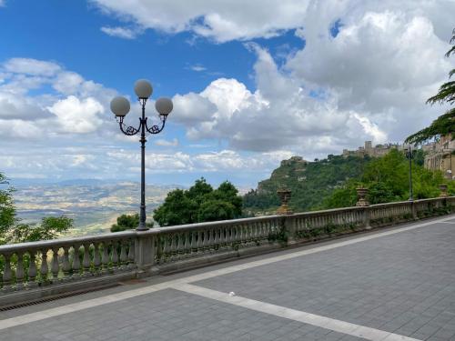 Sicile - Enna,   la terrasse panaramiquepanoramique