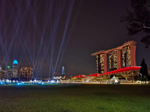 Singapour de nuit - lazer ssur la baie