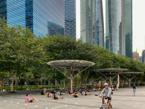 Singapour - Sport à la tombée de la nuit au pied du business centre