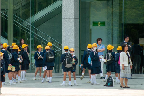 Japon-Hiroshima, écoliers au musée du souvenir
