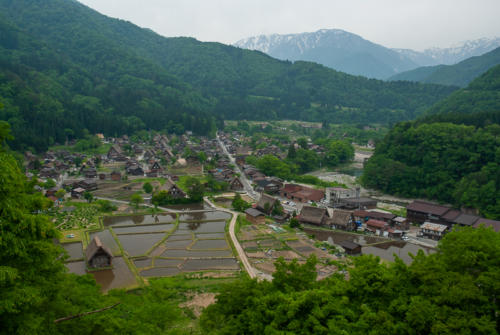 Japon, Shirakawago - point de vue sur le village