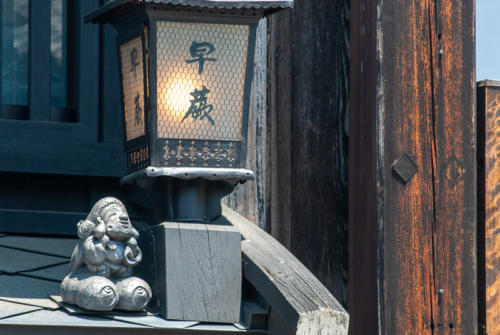 Japon, Takayama - Lanterne et statue