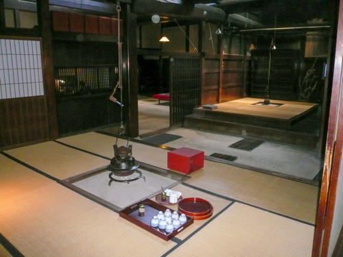 Japon, Takayama - architecture traditionnelle d'une fabrique de saké